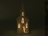             Porcelán világító templom - 23 cm