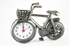 Asztali óra motorbicikli kosárral - 18,5 cm Dísztárgy,figura